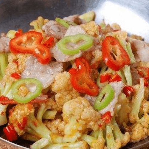 好吃的五花肉焖炒花菜菜花