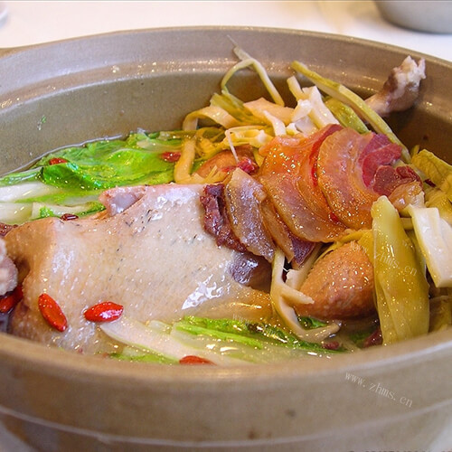 笋干老鸭煲