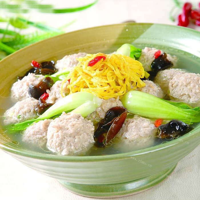 鲜香生氽丸子汤