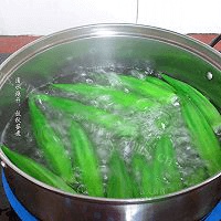 家常菜白灼秋葵做法图解2)