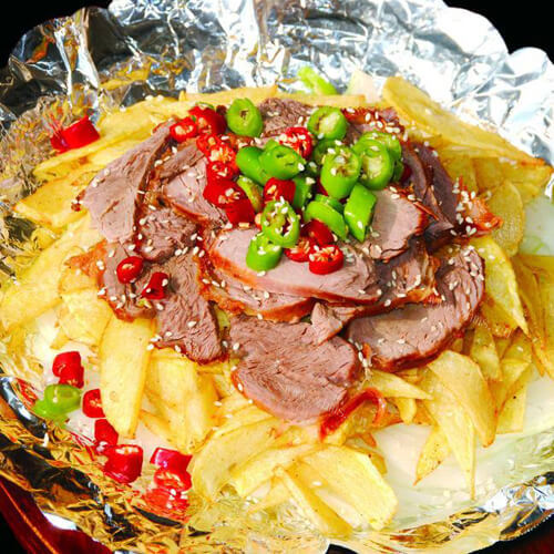 美味的铁板牛肉土豆片