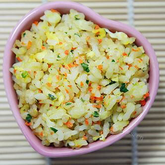 美味蔬菜鲜肉炒饭