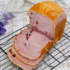 诱人的奶香浓郁紫薯面包