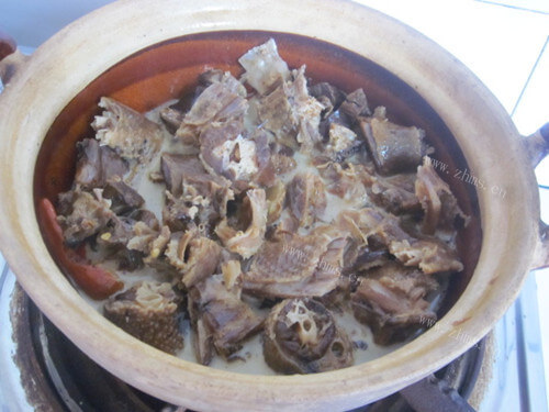 炖板鸭做法图解5)