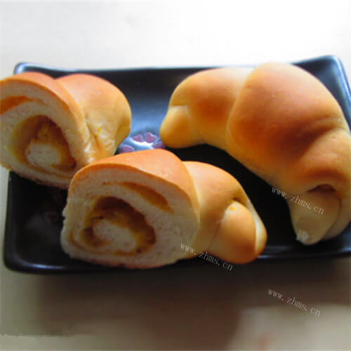 美味的牛奶面包卷
