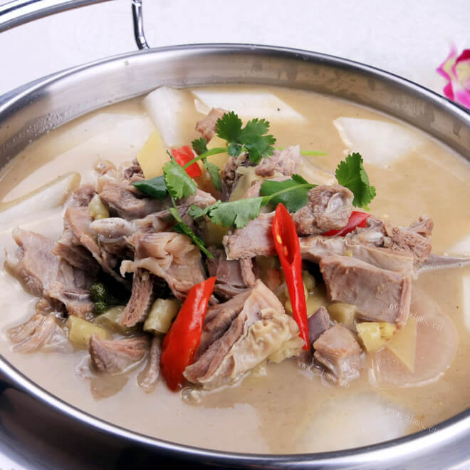 鲜嫩羊肉汤锅