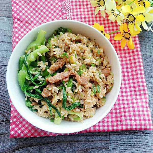 美味小白菜肉片炒饭