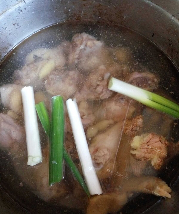 茶树菇炖鸡做法图解6)
