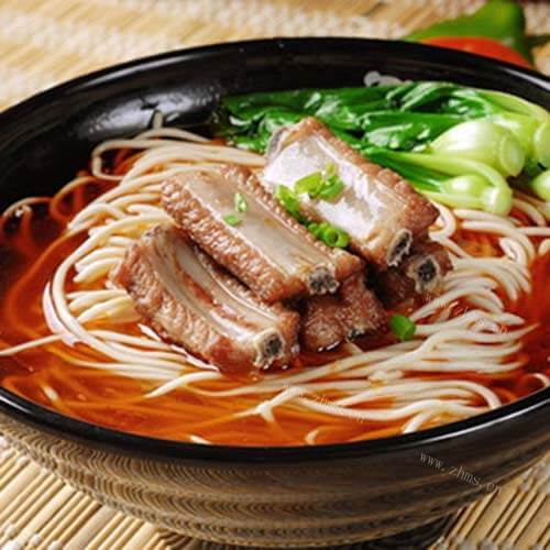 家常葱烧排骨面