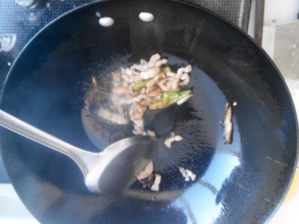 暖心的蒜香肉末面做法图解2)