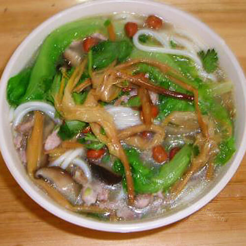美味什锦汤米粉