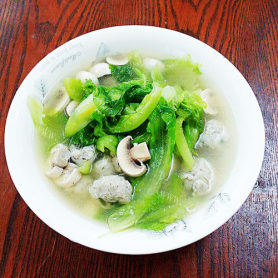 鲜美口蘑生菜鱼丸汤
