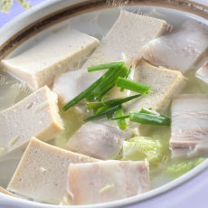 暖胃白菜炖黑白豆腐