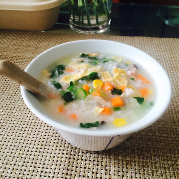 美味可口的海鲜豌豆意面粥
