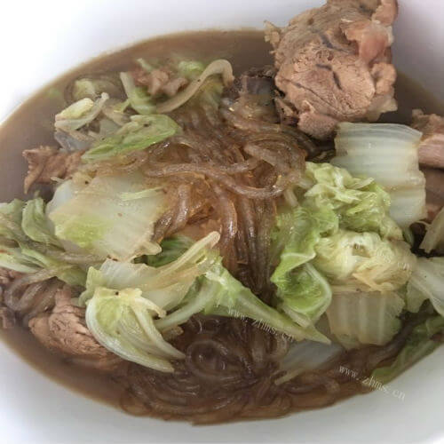 鲜美的脊骨白菜炖粉条