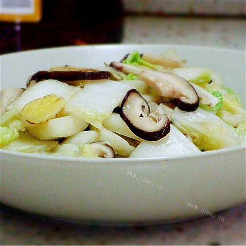 可口的素炒香菇奶白菜