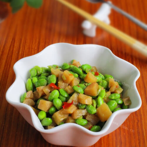 美味的萝卜缨子炒毛豆