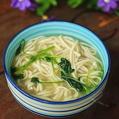 美味的冬笋高汤面
