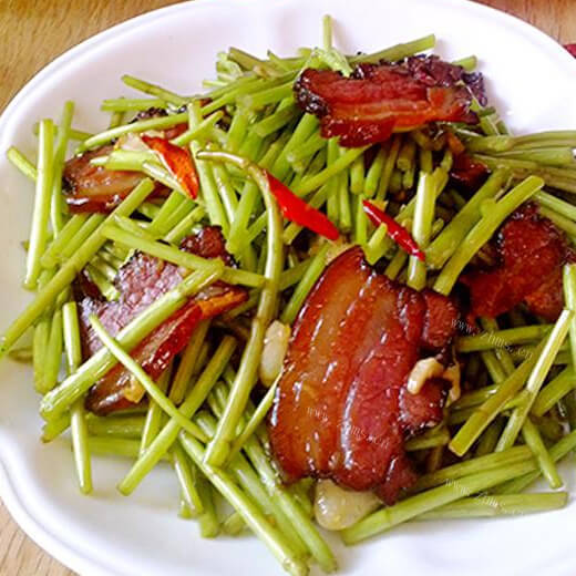 好吃的芋茎干炒腊肉