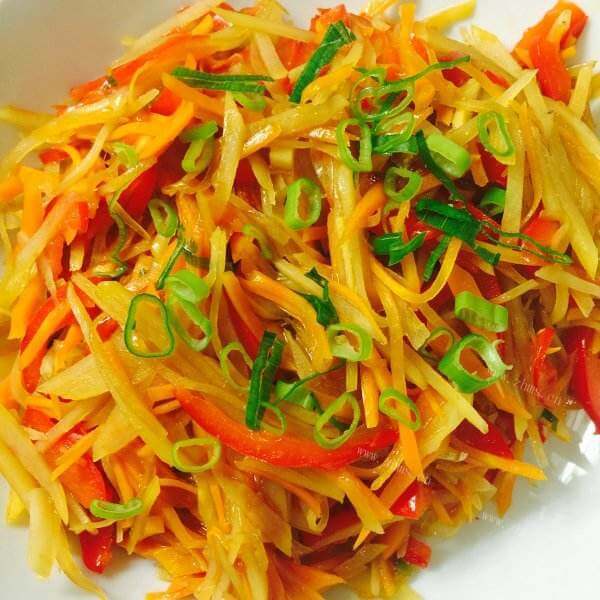 家庭版炒胡萝卜土豆丝