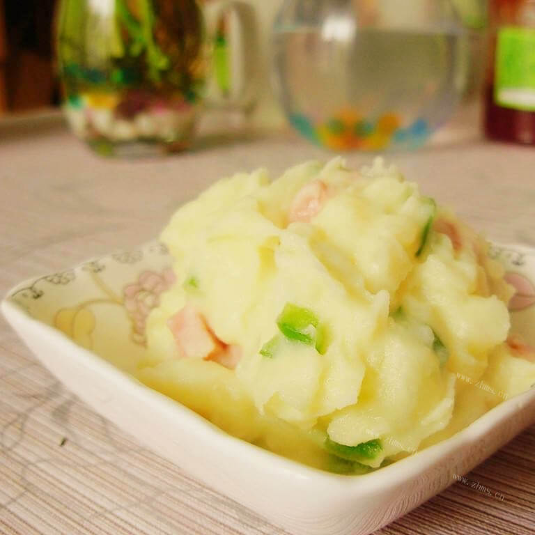 丰富培根土豆泥沙拉