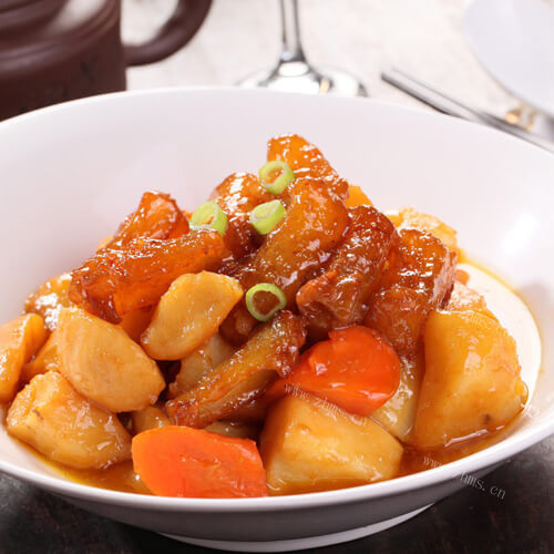 美味的牛筋炖土豆