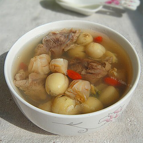 可口的莲子瑶柱瘦肉汤