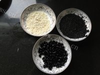 美容养颜糯米芝麻黑豆浆做法图解1)