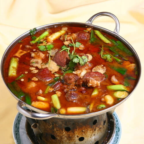 鲜美的牛肉汤底火锅
