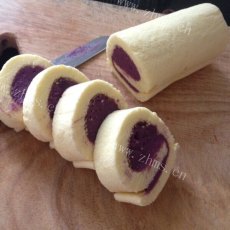 香甜可人的彩绘紫薯芒果蛋糕卷