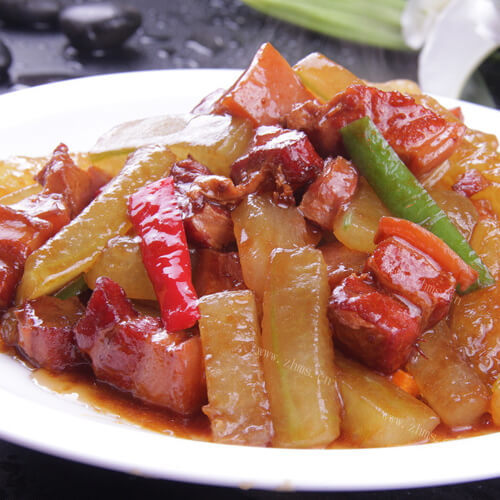 秘制冬瓜辣烧素五花肉 