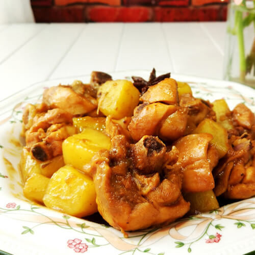 家常五花肉焖土豆块