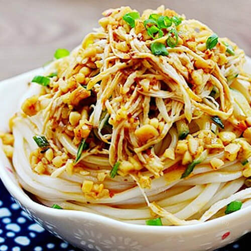 美味的麻酱肉丝葱油凉面