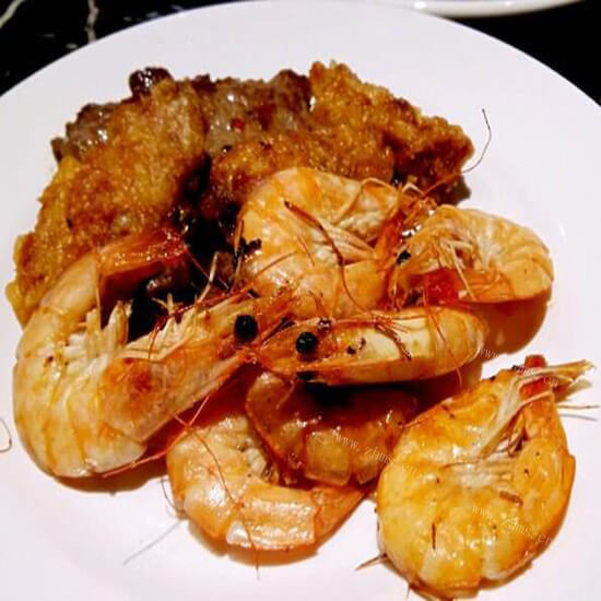 美味的煎烤多味虾