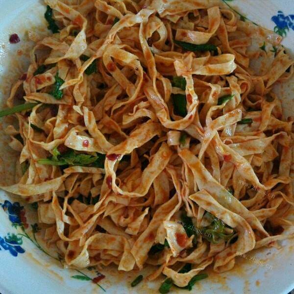 诱人的酸辣豆腐皮