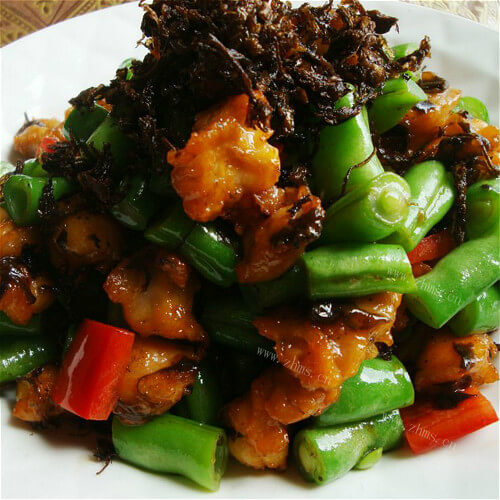 妈妈做的鸡腿肉炒青豆