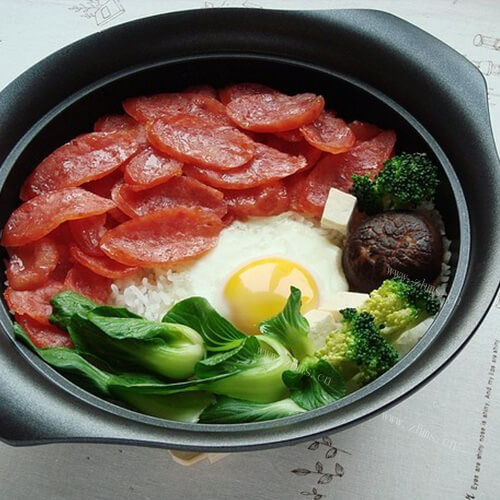 家常腊味煲仔饭