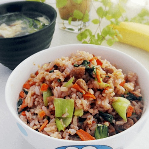 家常蔬菜鲜肉炒饭