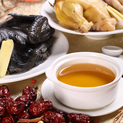 家常药材炖鸡汤