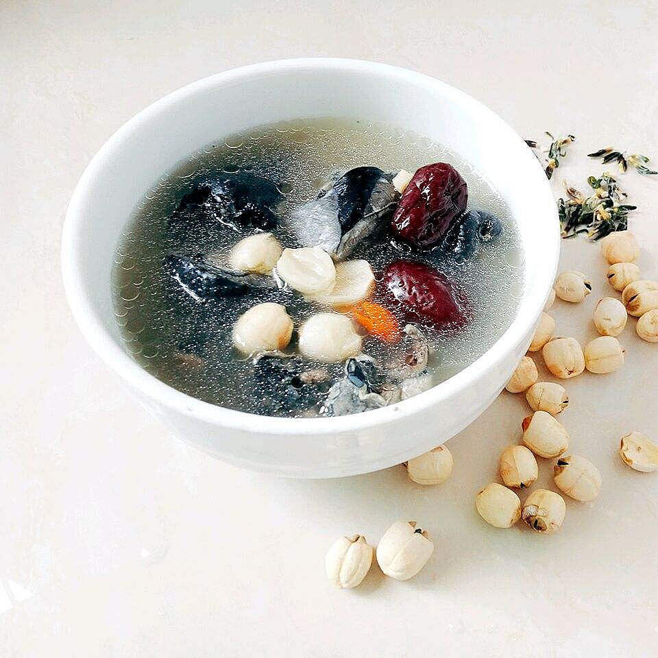 养肾霸王花莲子乌鸡汤 