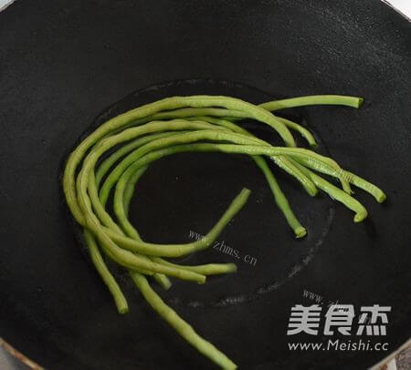 香喷喷的肉末豆角面做法图解1)