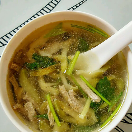 美味的榨菜肉丝汤