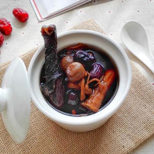 营养健康的虫草花乌鸡红枣汤 