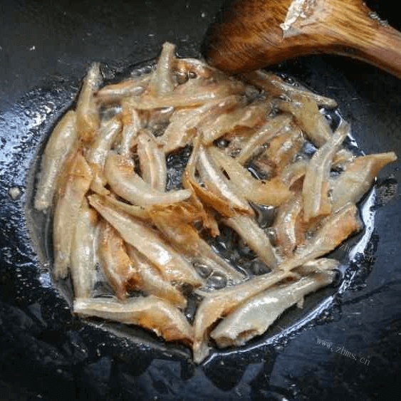 家常菜香辣小鱼干做法图解3)