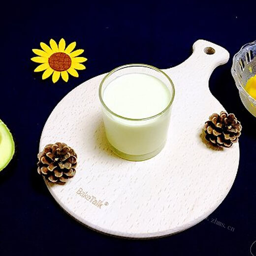 我的低脂牛油果芒果奶昔