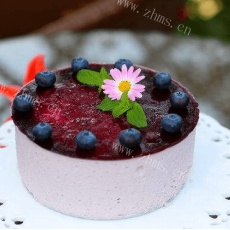 好吃的蓝莓果酱慕斯蛋糕