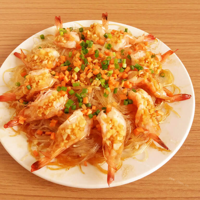 美味蒜蓉粉丝蒸海虾