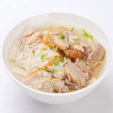 清香牛腩汤拌面条