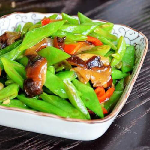 鲜香美味香菇火腿炒芹菜