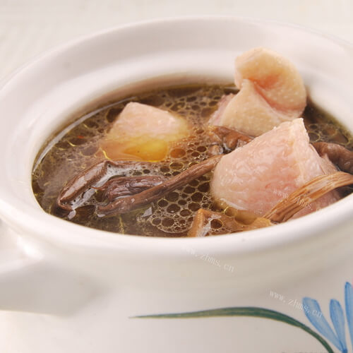 鲜美的茶树菇老鸭汤